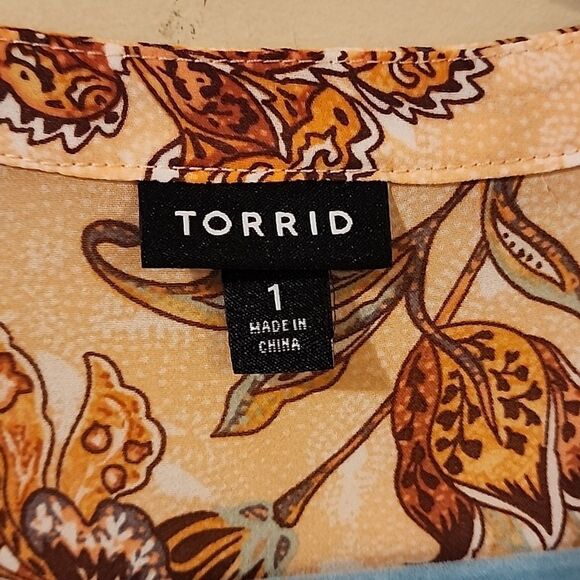 Torrid High Low Floral Button-Up Top Size 1 NEW CONDITION - Picture 3 of 4